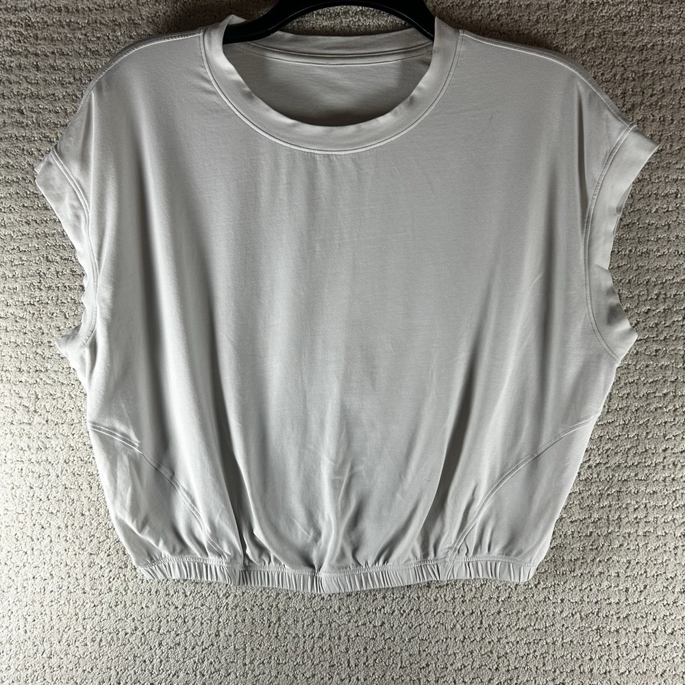 Lululemon Women's Short Sleeve Shirt Beige Rip tag removed see measurement pics‎